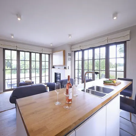 Reetland Am - Luxusplus Reetdachvilla Mit 4 Schlafzimmern, Aussensauna, Loungebereich Und Kamin H05