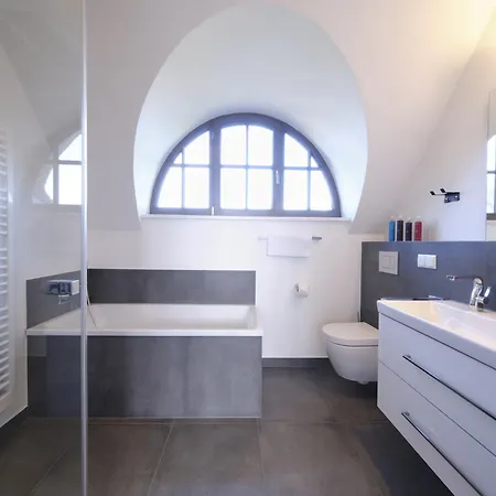 Reetland Am - Luxusplus Reetdachvilla Mit 4 Schlafzimmern, Aussensauna, Loungebereich Und Kamin H05 Dranske