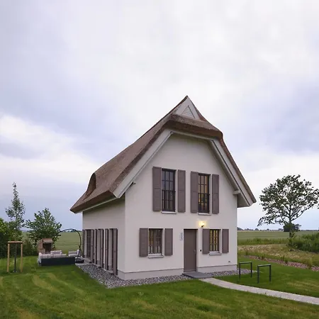 Reetland Am - Luxusplus Reetdachvilla Mit 4 Schlafzimmern, Aussensauna, Loungebereich Und Kamin H05