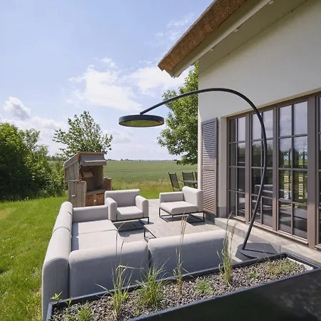 Villa Reetland Am - Luxusplus Reetdachvilla Mit 4 Schlafzimmern, Aussensauna, Loungebereich Und Kamin H05
