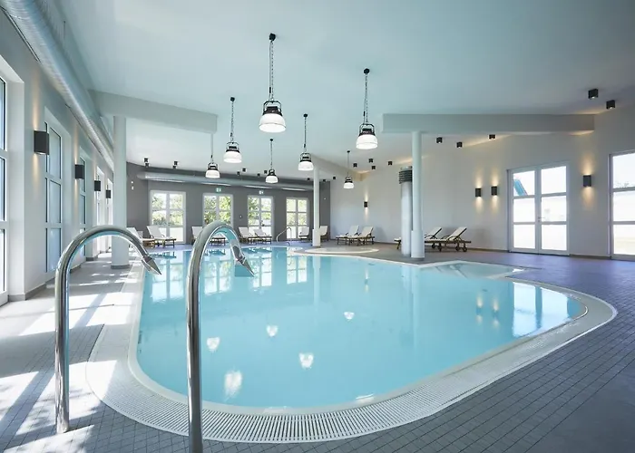 Reetland Am - Luxusplus Reetdachvilla Mit 4 Schlafzimmern, Aussensauna, Loungebereich Und Kamin H05 * Dranske