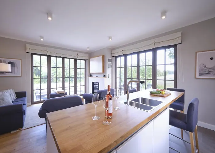 Reetland Am - Luxusplus Reetdachvilla Mit 4 Schlafzimmern, Aussensauna, Loungebereich Und Kamin H05