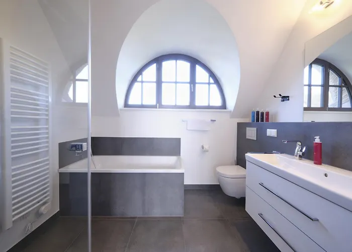 Reetland Am - Luxusplus Reetdachvilla Mit 4 Schlafzimmern, Aussensauna, Loungebereich Und Kamin H05 Dranske