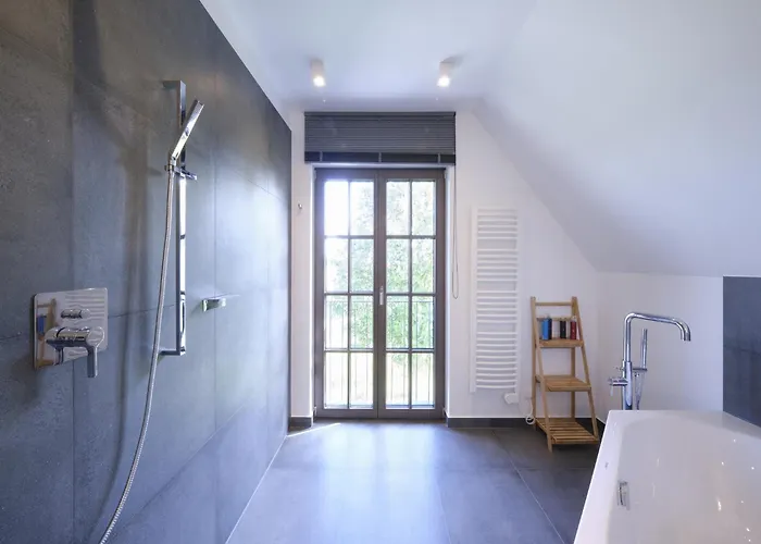 Willa Reetland Am - Luxusplus Reetdachvilla Mit 4 Schlafzimmern, Aussensauna, Loungebereich Und Kamin H05 Dranske