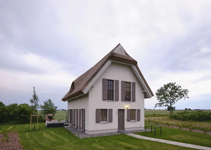 Reetland Am - Luxusplus Reetdachvilla Mit 4 Schlafzimmern, Aussensauna, Loungebereich Und Kamin H05